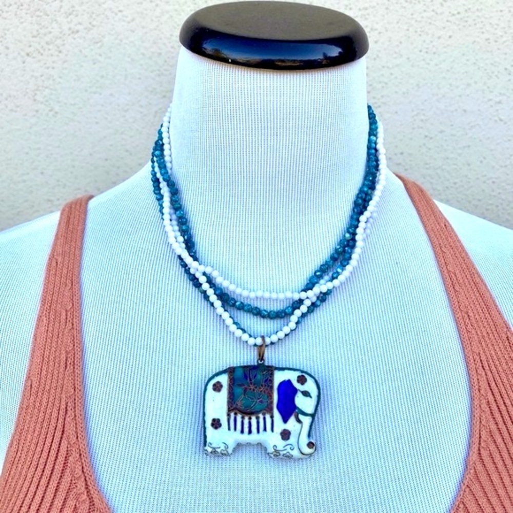 ELEPHANT beaded necklace vintage india pendant ceramic enamel white blue pottery - Picture 4 of 7